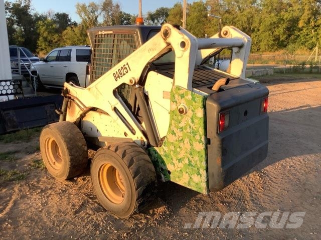 Bobcat 873 لوادر انزلاقية التوجيه