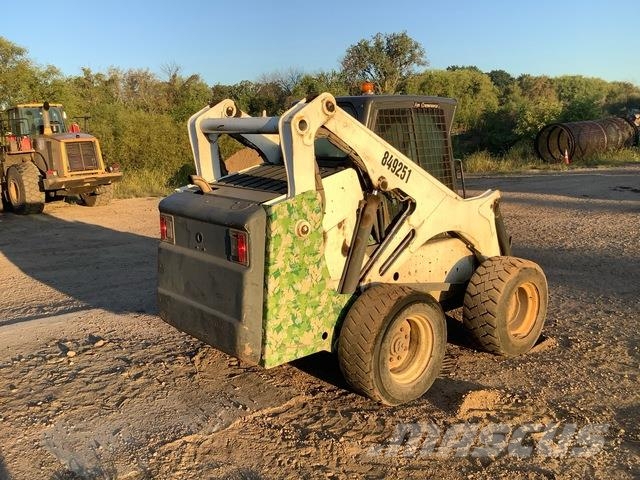 Bobcat 873 لوادر انزلاقية التوجيه