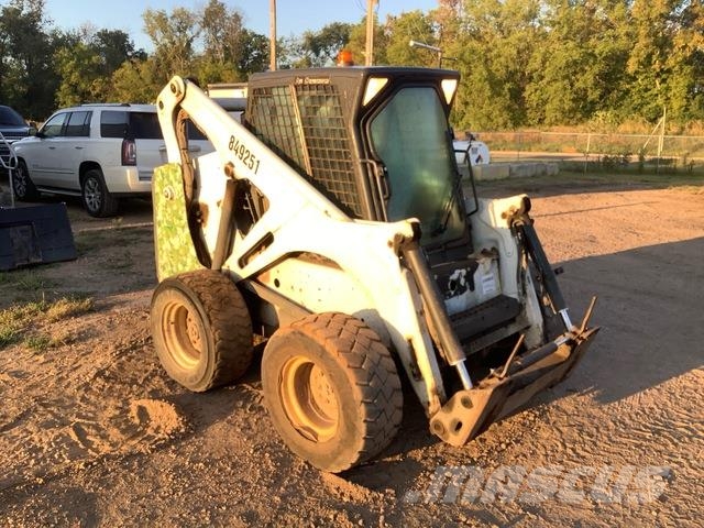 Bobcat 873 لوادر انزلاقية التوجيه