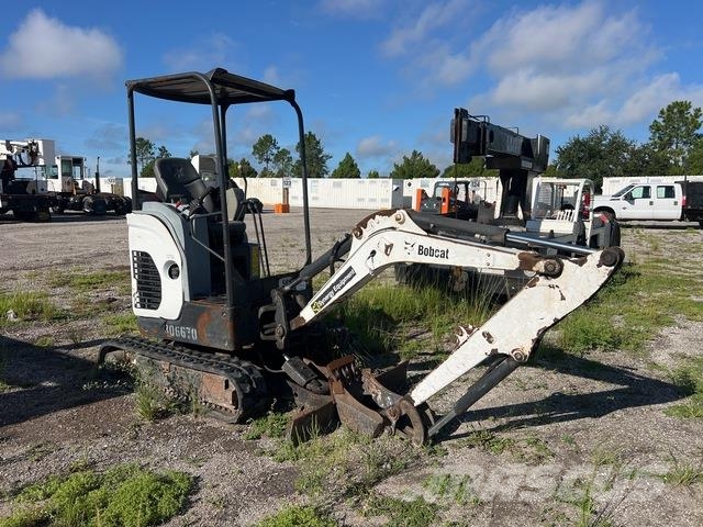Bobcat E20 履带挖掘机