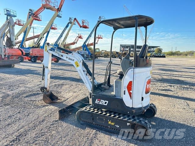 Bobcat E20 Lánctalpas kotrók