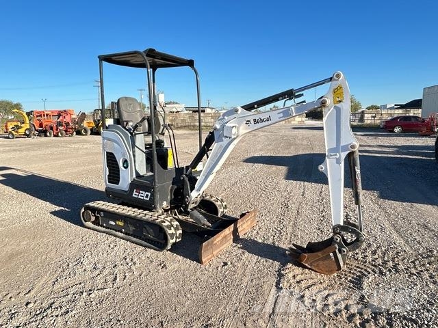 Bobcat E20 Lánctalpas kotrók