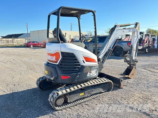 Bobcat E26 Lánctalpas kotrók
