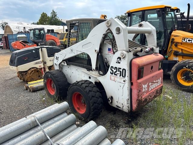 Bobcat S250 Šmykom riadené nakladače