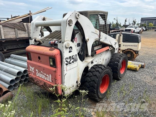 Bobcat S250 Šmykom riadené nakladače