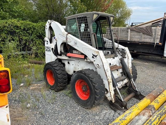 Bobcat S250 Šmykom riadené nakladače