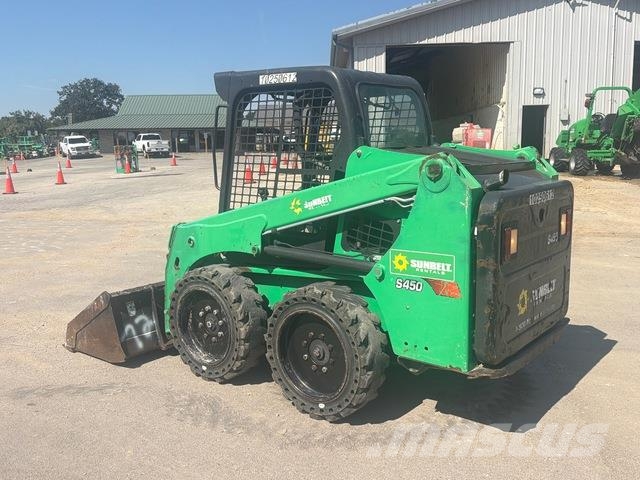 Bobcat S450 滑移装载机