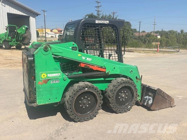 Bobcat S450 滑移装载机