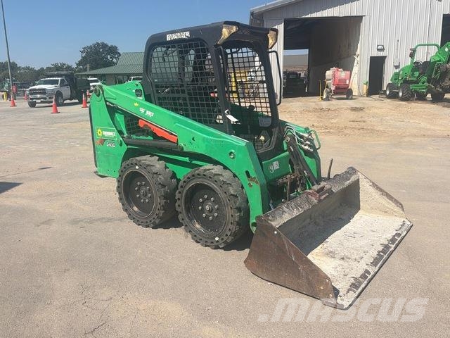 Bobcat S450 滑移装载机