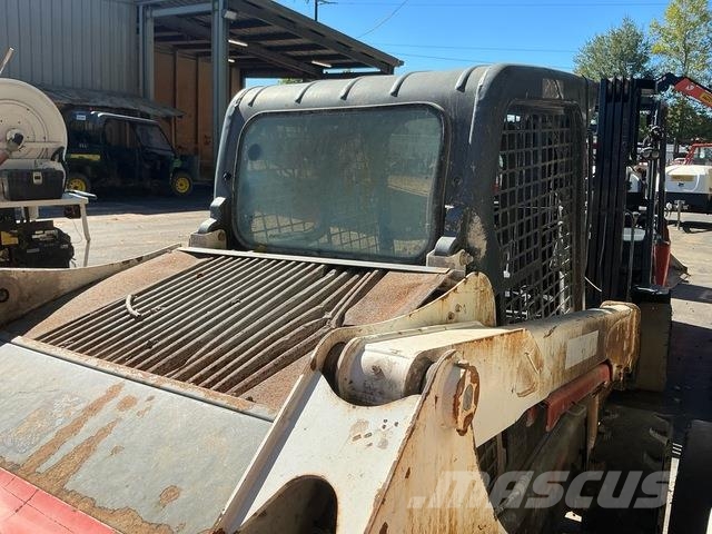 Bobcat S550 滑移轉向裝載機