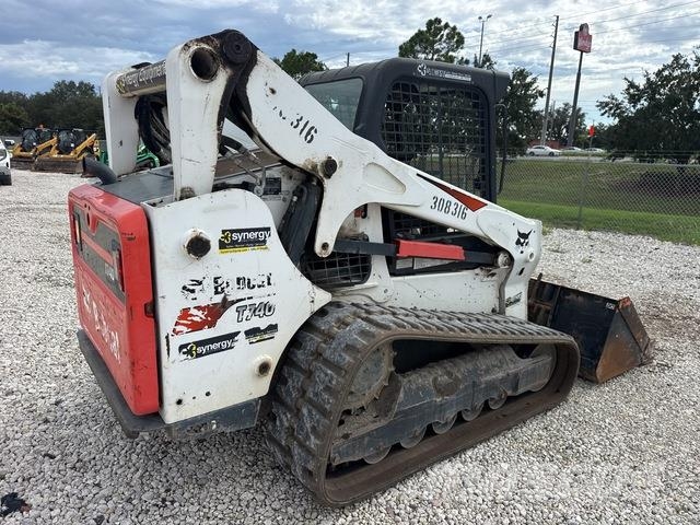 Bobcat T740 Smykem řízené nakladače