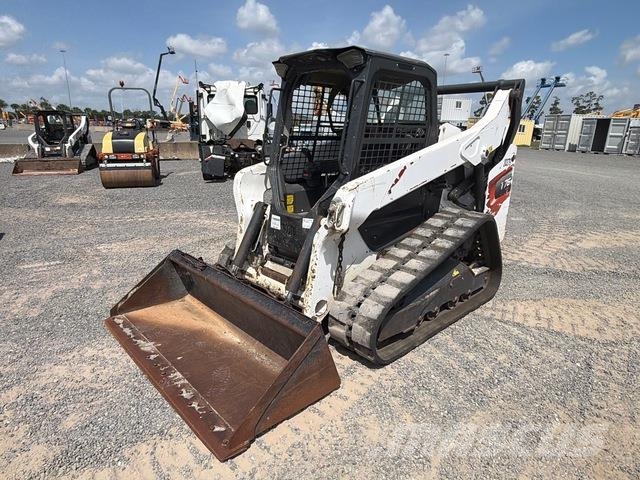 Bobcat T76 スキッドステアローダー