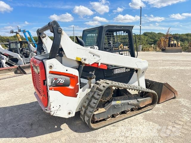 Bobcat T76 لوادر انزلاقية التوجيه