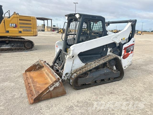 Bobcat T76 لوادر انزلاقية التوجيه