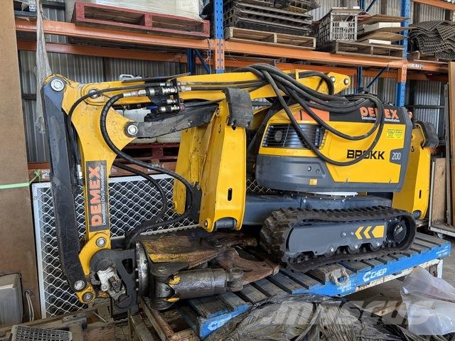 Brokk 200 Rušilni bagri