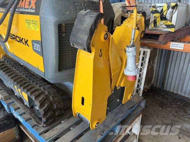 Brokk 200 Rušilni bagri