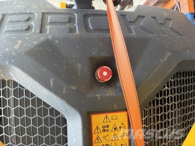 Brokk 200 Rušilni bagri