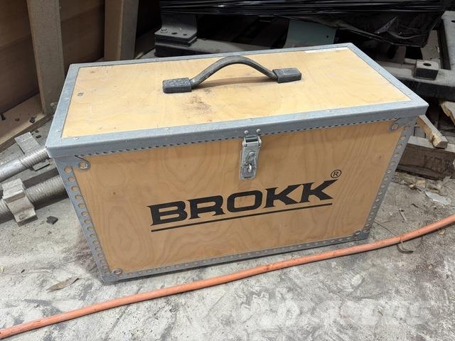 Brokk 200 Rušilni bagri