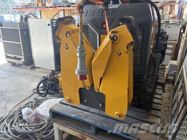 Brokk 200 Rušilni bagri