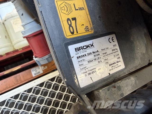 Brokk 200 Rušilni bagri