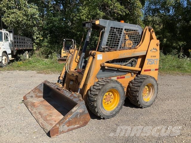 CASE 75XT Mini Pale Gommate