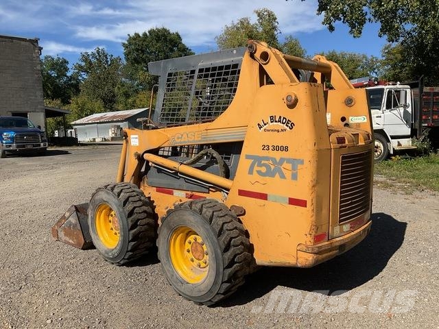 CASE 75XT Mini Pale Gommate