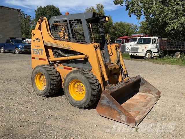 CASE 75XT Mini Pale Gommate