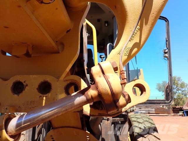 CAT 160M Grader