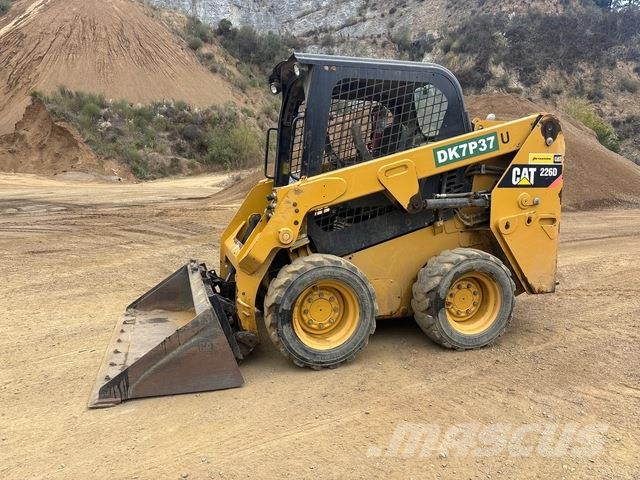 CAT 226D Lietoti riteņu kompaktiekrāvēji