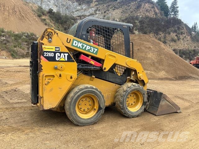 CAT 226D Lietoti riteņu kompaktiekrāvēji