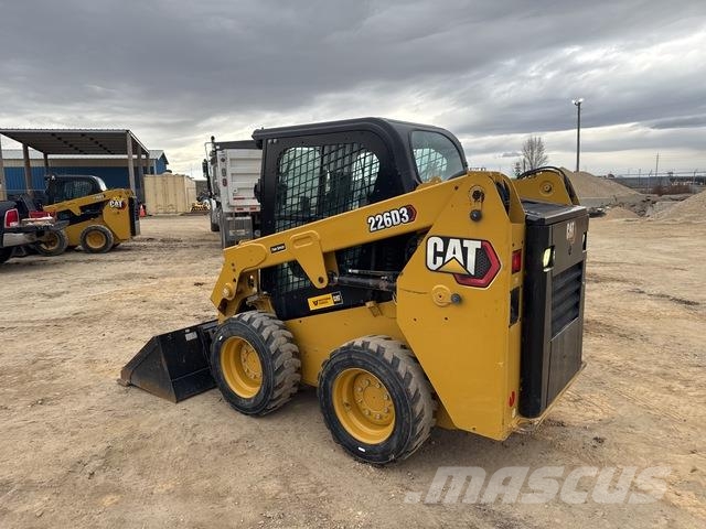 CAT 226D3 Lietoti riteņu kompaktiekrāvēji