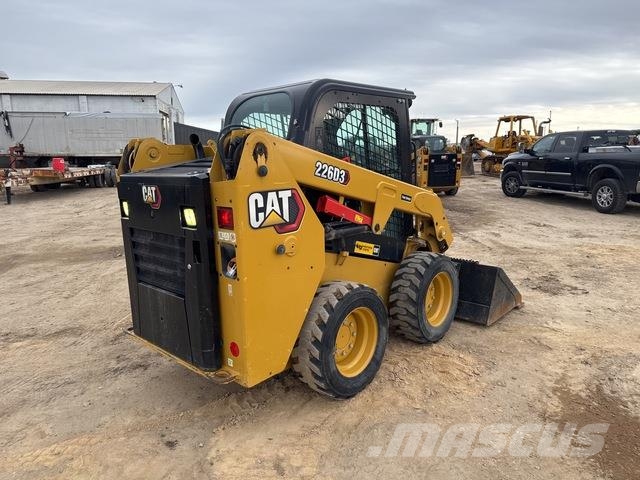 CAT 226D3 Lietoti riteņu kompaktiekrāvēji