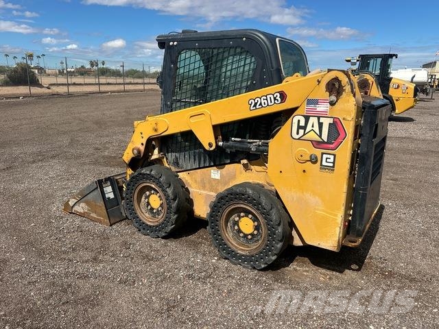 CAT 226D3 Lietoti riteņu kompaktiekrāvēji