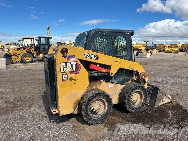 CAT 226D3 Lietoti riteņu kompaktiekrāvēji