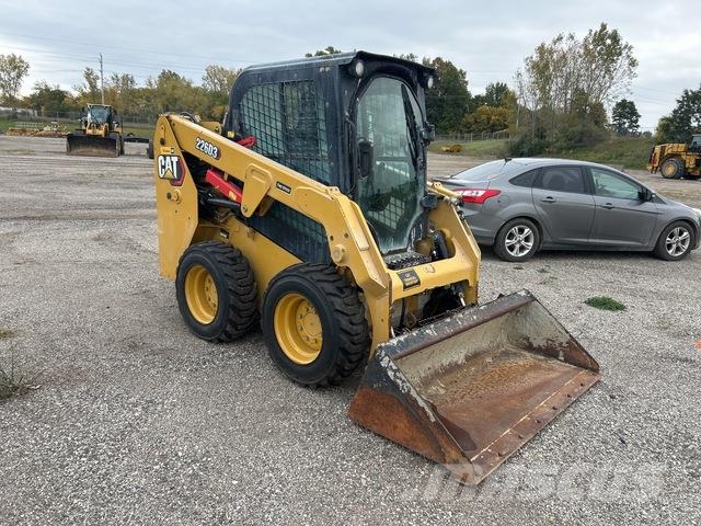 CAT 226D3 Lietoti riteņu kompaktiekrāvēji