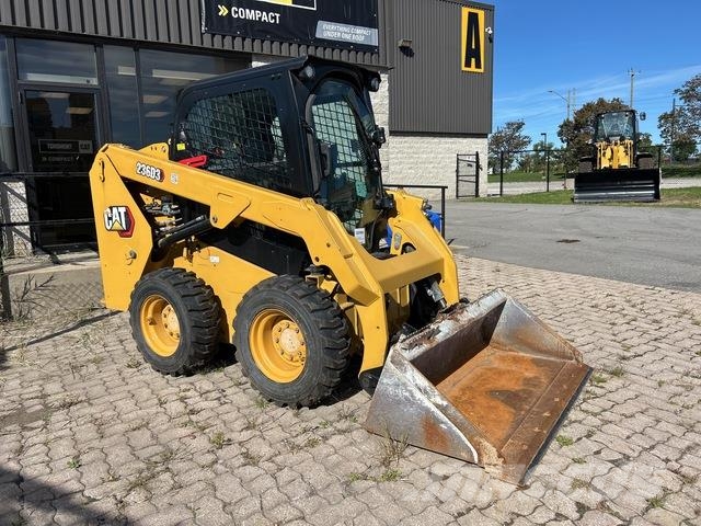 CAT 236D3 Krautuvai su šoniniu pasukimu