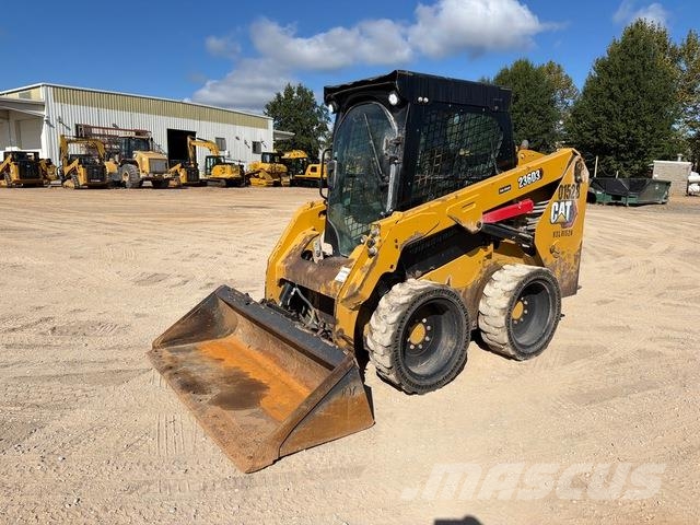 CAT 236D3 لوادر انزلاقية التوجيه