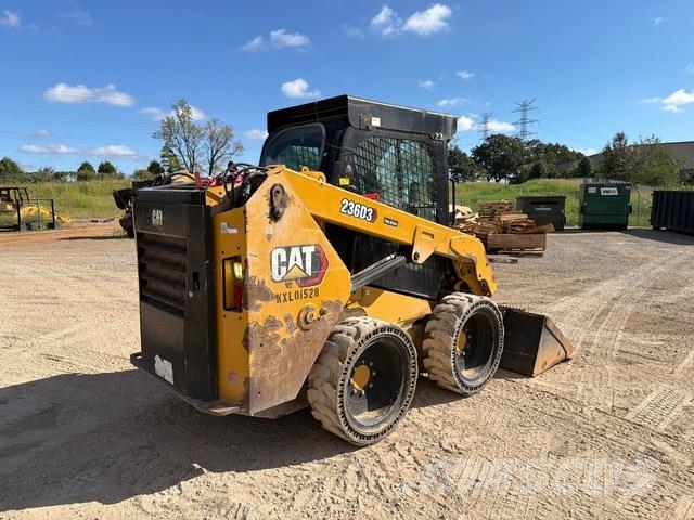 CAT 236D3 لوادر انزلاقية التوجيه