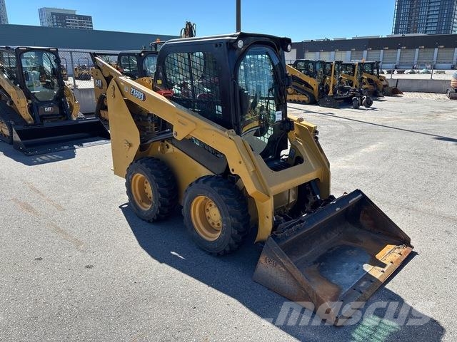 CAT 236D3 لوادر انزلاقية التوجيه