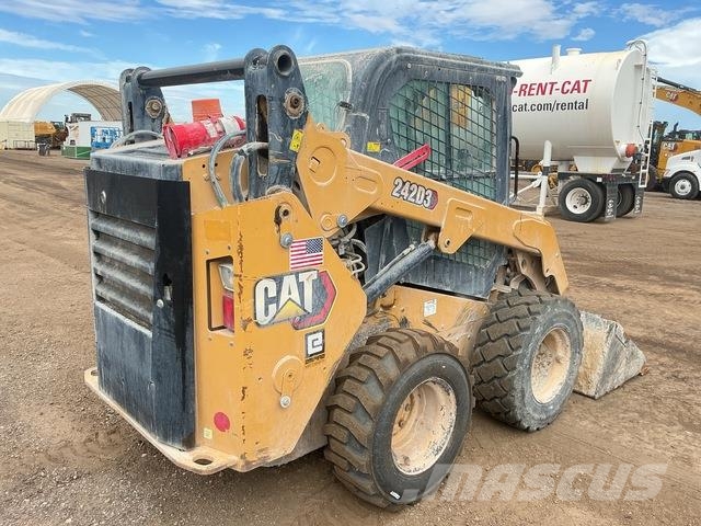 CAT 242D3 Skid steer mini nakladalci