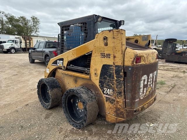 CAT 246 لوادر انزلاقية التوجيه