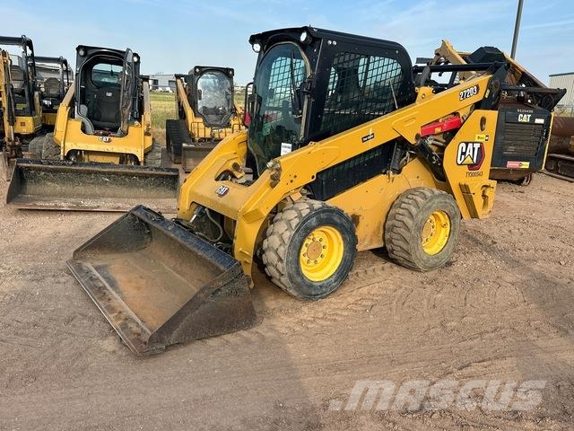 CAT 272D3 Krautuvai su šoniniu pasukimu