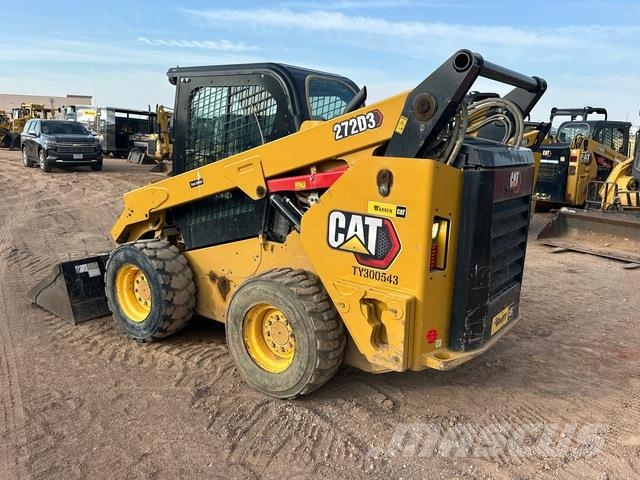 CAT 272D3 Krautuvai su šoniniu pasukimu