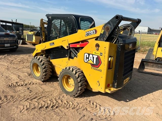 CAT 272D3 Krautuvai su šoniniu pasukimu