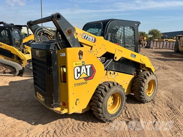 CAT 272D3 Krautuvai su šoniniu pasukimu