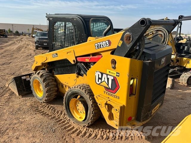 CAT 272D3 Krautuvai su šoniniu pasukimu