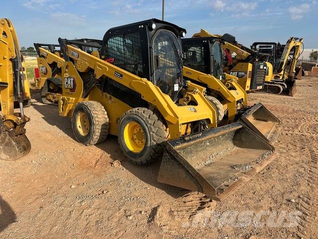 CAT 272D3 Krautuvai su šoniniu pasukimu