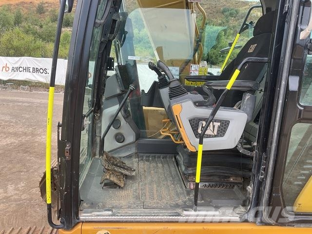 CAT 313GC حفارات زحافة