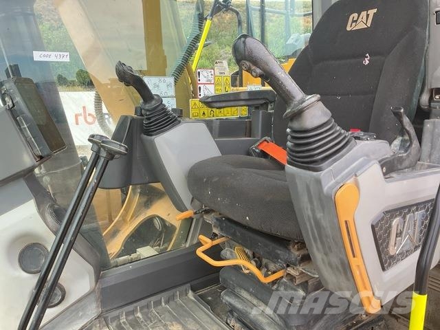 CAT 313GC حفارات زحافة