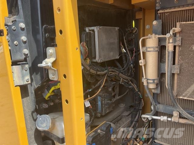 CAT 313GC حفارات زحافة